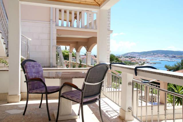 Villa Rosanda Apartments โตรกีร์ ภายนอก รูปภาพ